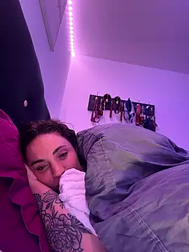 Clara-xoxo online show from January 9, 11:00 pm