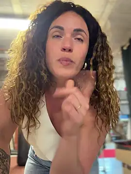 Clara-xoxo online show from March 15, 3:08 pm