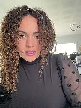 Clara-xoxo online show from April 2, 8:54 am