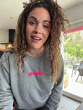 Clara-xoxo online show from March 30, 9:22 am