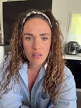 Clara-xoxo online show from March 26, 1:09 pm