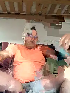 Snapshot of Lentbulant chatting on March 9, 8:07 am Lentbulant online show from March 9, 8:07 am