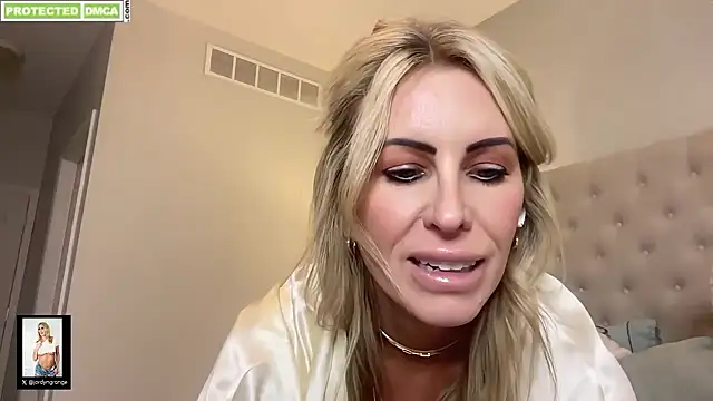 Snapshot of JordynGrange chatting on February 12, 10:04 pm JordynGrange online show from February 12, 10:04 pm