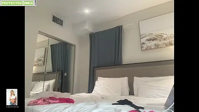 Snapshot of JordynGrange chatting on September 19, 10:14 pm JordynGrange online show from September 19, 10:14 pm