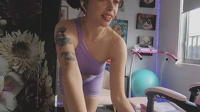makiyahbelle online show from April 8, 2:57 am