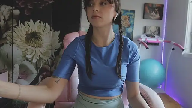 makiyahbelle online show from April 15, 5:24 am