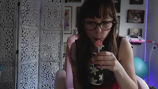 Snapshot of makiyahbelle chatting on June 10, 4:35 am makiyahbelle online show from June 10, 4:35 am