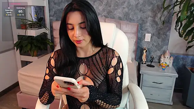 Snapshot of niko_robin chatting on June 10, 9:27 pm niko robin online show from June 10, 9:27 pm