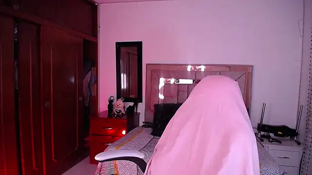 salomecastro  online show from October 24, 3:38 am