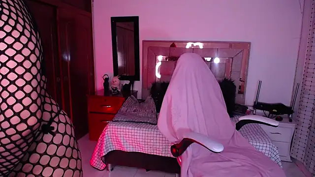 salomecastro  online show from October 31, 2:52 am