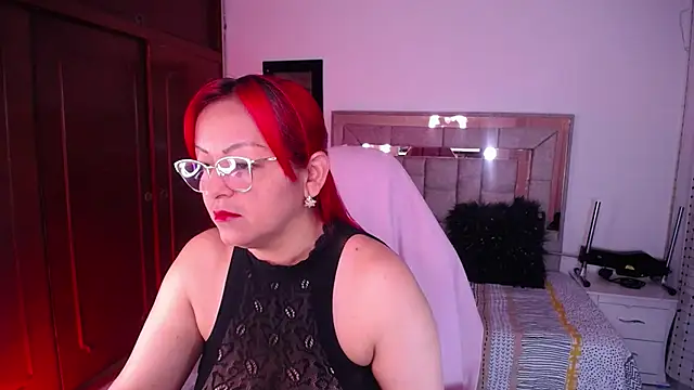 salomecastro  online show from October 29, 4:11 am