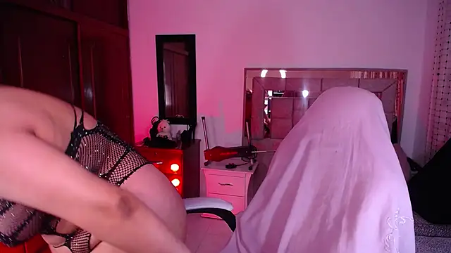 salomecastro  online show from February 13, 1:05 am