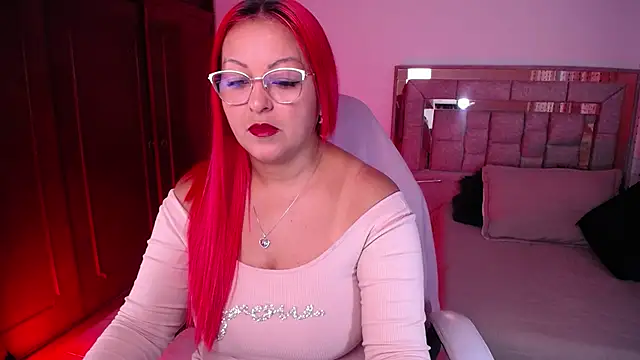 salomecastro  online show from May 18, 10:47 pm