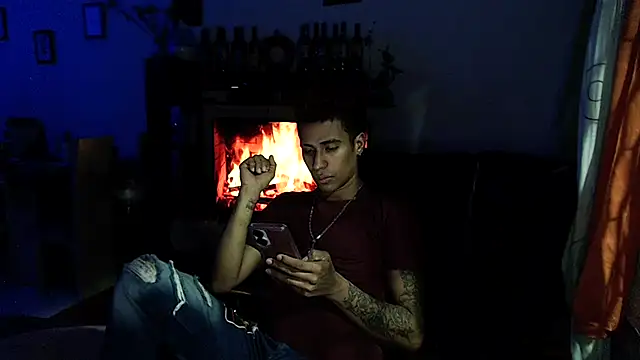 Snapshot of Slim_dirty_hot_ chatting on October 24, 2:43 am Slim dirty hot online show from October 24, 2:43 am