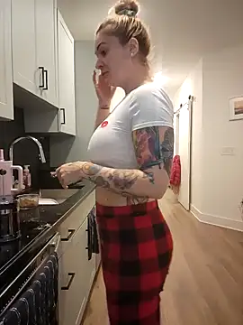 HollyTattoo online show from January 24, 1:25 pm