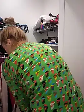 HollyTattoo online show from December 6, 2:22 pm