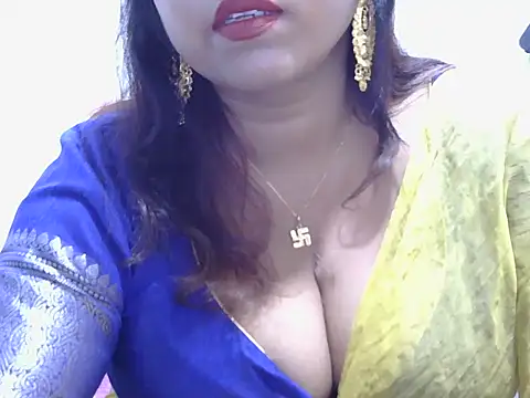 Snapshot of ROSEE_MERRYYYY chatting on May 13, 6:04 pm ROSEE MERRYYYY online show from May 13, 6:04 pm