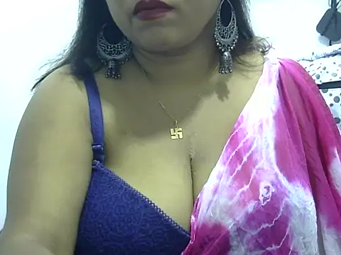 Snapshot of ROSEE_MERRYYYY chatting on April 28, 5:17 pm ROSEE MERRYYYY online show from April 28, 5:17 pm