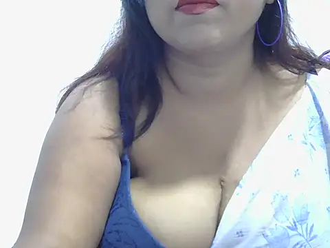 Snapshot of ROSEE_MERRYYYY chatting on May 29, 10:10 am ROSEE MERRYYYY online show from May 29, 10:10 am