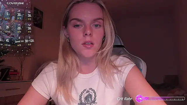 Snapshot of CharliSweet chatting on December 19, 4:24 pm CharliSweet online show from December 19, 4:24 pm