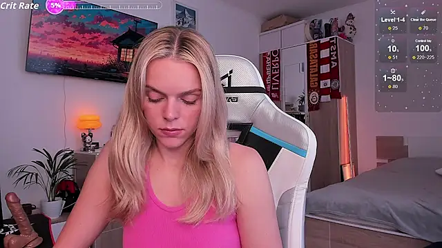 Snapshot of CharliSweet chatting on September 15, 12:16 pm CharliSweet online show from September 15, 12:16 pm