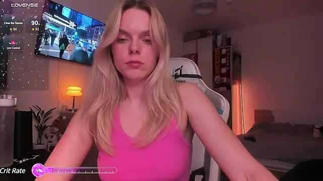 Snapshot of CharliSweet chatting on March 20, 7:04 pm CharliSweet online show from March 20, 7:04 pm