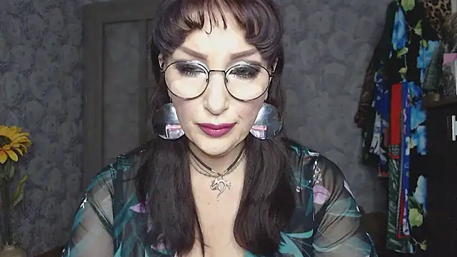 Snapshot of Aziza1 chatting on July 17, 2:03 pm Aziza1 online show from July 17, 2:03 pm
