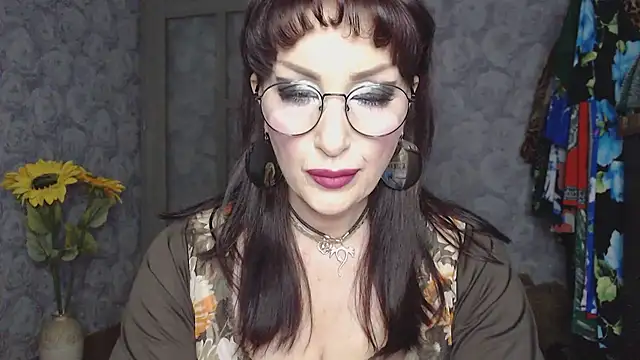 Snapshot of Aziza1 chatting on July 11, 1:11 pm Aziza1 online show from July 11, 1:11 pm