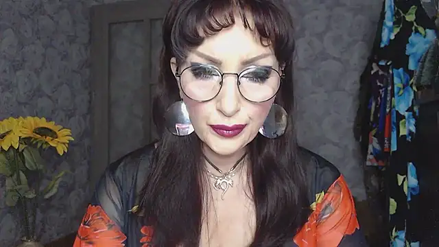 Snapshot of Aziza1 chatting on July 4, 2:32 pm Aziza1 online show from July 4, 2:32 pm