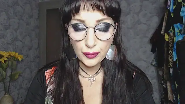 Snapshot of Aziza1 chatting on September 9, 3:10 pm Aziza1 online show from September 9, 3:10 pm