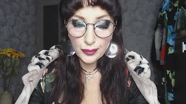 Snapshot of Aziza1 chatting on October 16, 3:31 pm Aziza1 online show from October 16, 3:31 pm