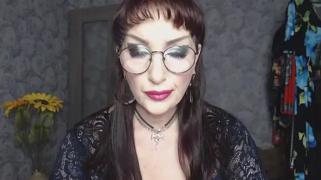 Snapshot of Aziza1 chatting on June 15, 1:55 pm Aziza1 online show from June 15, 1:55 pm