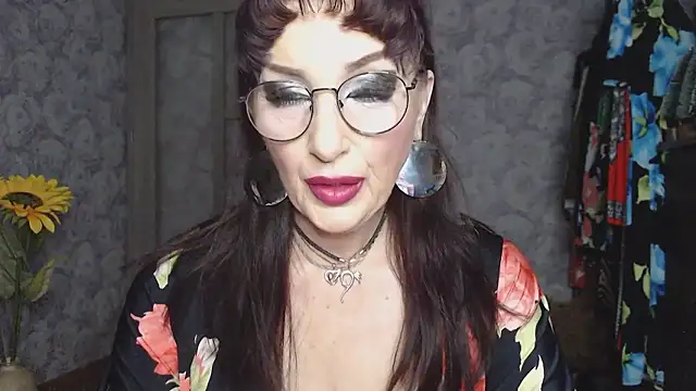 Snapshot of Aziza1 chatting on June 19, 1:28 pm Aziza1 online show from June 19, 1:28 pm