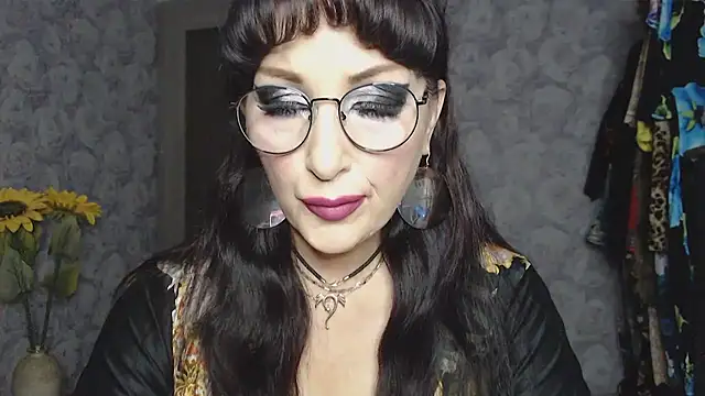 Snapshot of Aziza1 chatting on September 10, 3:33 pm Aziza1 online show from September 10, 3:33 pm