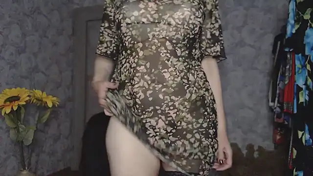 Snapshot of Aziza1 chatting on June 22, 1:41 pm Aziza1 online show from June 22, 1:41 pm