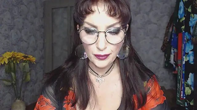 Snapshot of Aziza1 chatting on July 13, 1:43 pm Aziza1 online show from July 13, 1:43 pm