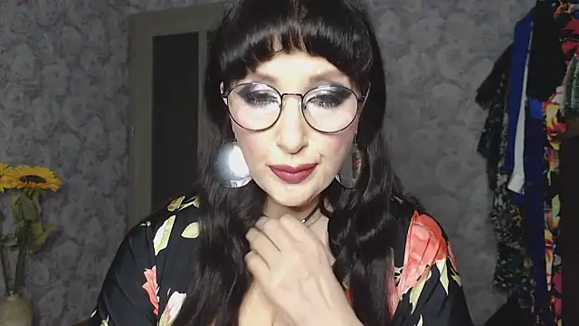 Snapshot of Aziza1 chatting on March 21, 5:56 pm Aziza1 online show from March 21, 5:56 pm