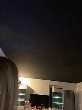 Snapshot of Etwas_neugierig chatting on February 19, 6:16 pm Etwas neugierig online show from February 19, 6:16 pm