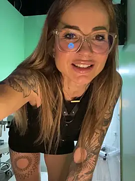 Snapshot of Etwas_neugierig chatting on February 16, 7:45 pm Etwas neugierig online show from February 16, 7:45 pm