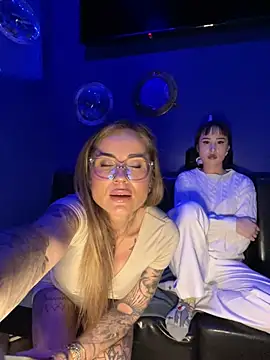 Snapshot of Etwas_neugierig chatting on February 5, 3:30 pm Etwas neugierig online show from February 5, 3:30 pm