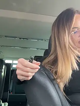 Snapshot of Etwas_neugierig chatting on March 2, 3:30 pm Etwas neugierig online show from March 2, 3:30 pm