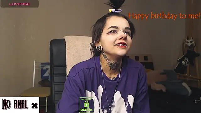 Snapshot of Dark__Elf chatting on February 24, 10:03 pm Dark Elf online show from February 24, 10:03 pm