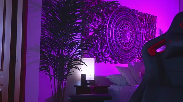 ambarEvans online show from April 8, 5:03 pm