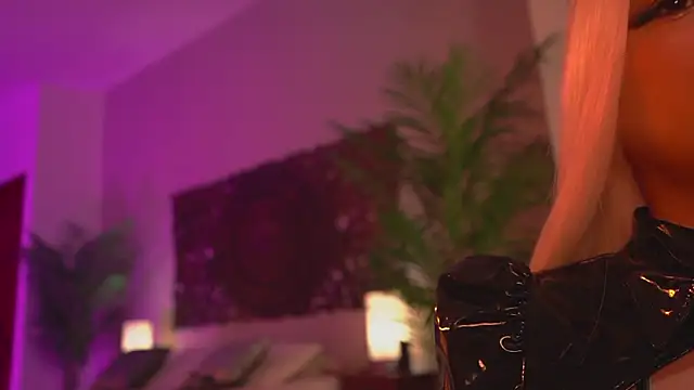 Snapshot of ambarEvans chatting on March 19, 10:42 pm ambarEvans online show from March 19, 10:42 pm