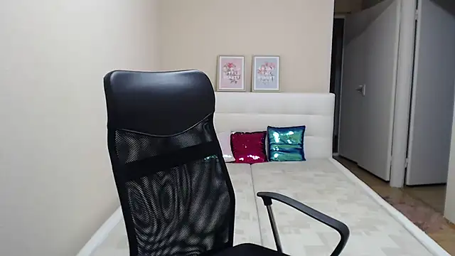 AnnaSweet18 online show from October 31, 7:21 pm