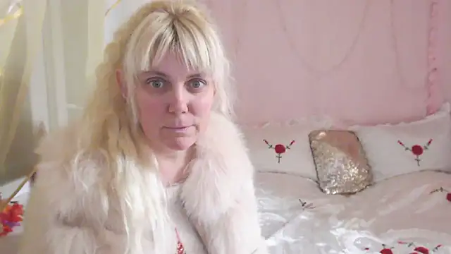 SunnySylvia online show from November 29, 2:28 pm