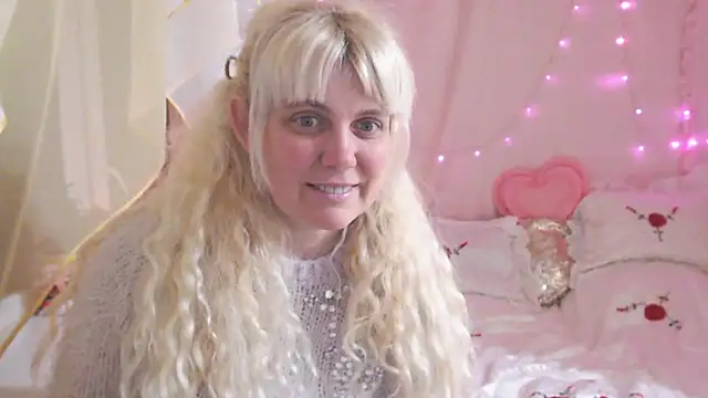 SunnySylvia online show from March 18, 6:42 pm