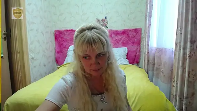 SunnySylvia online show from November 7, 9:58 am