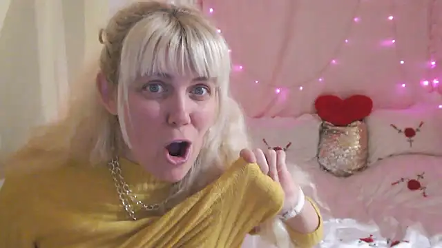 SunnySylvia online show from March 25, 4:39 pm