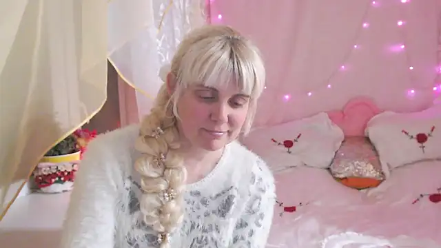 SunnySylvia online show from March 22, 4:41 pm